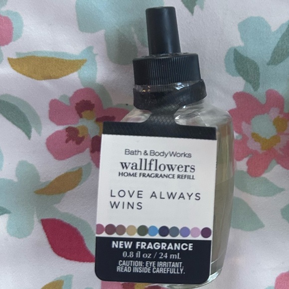 Bath & Body Works Love Always Wins WALLFLOWER REFILL - Picture 4 of 5